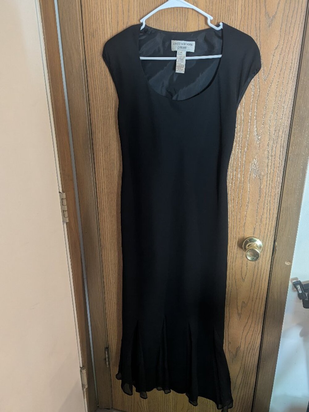 Jones New York Scoop Neck Cap Sleeve Fit and Flare Godet Dress Silk Trim Black-8 - Picture 6 of 7